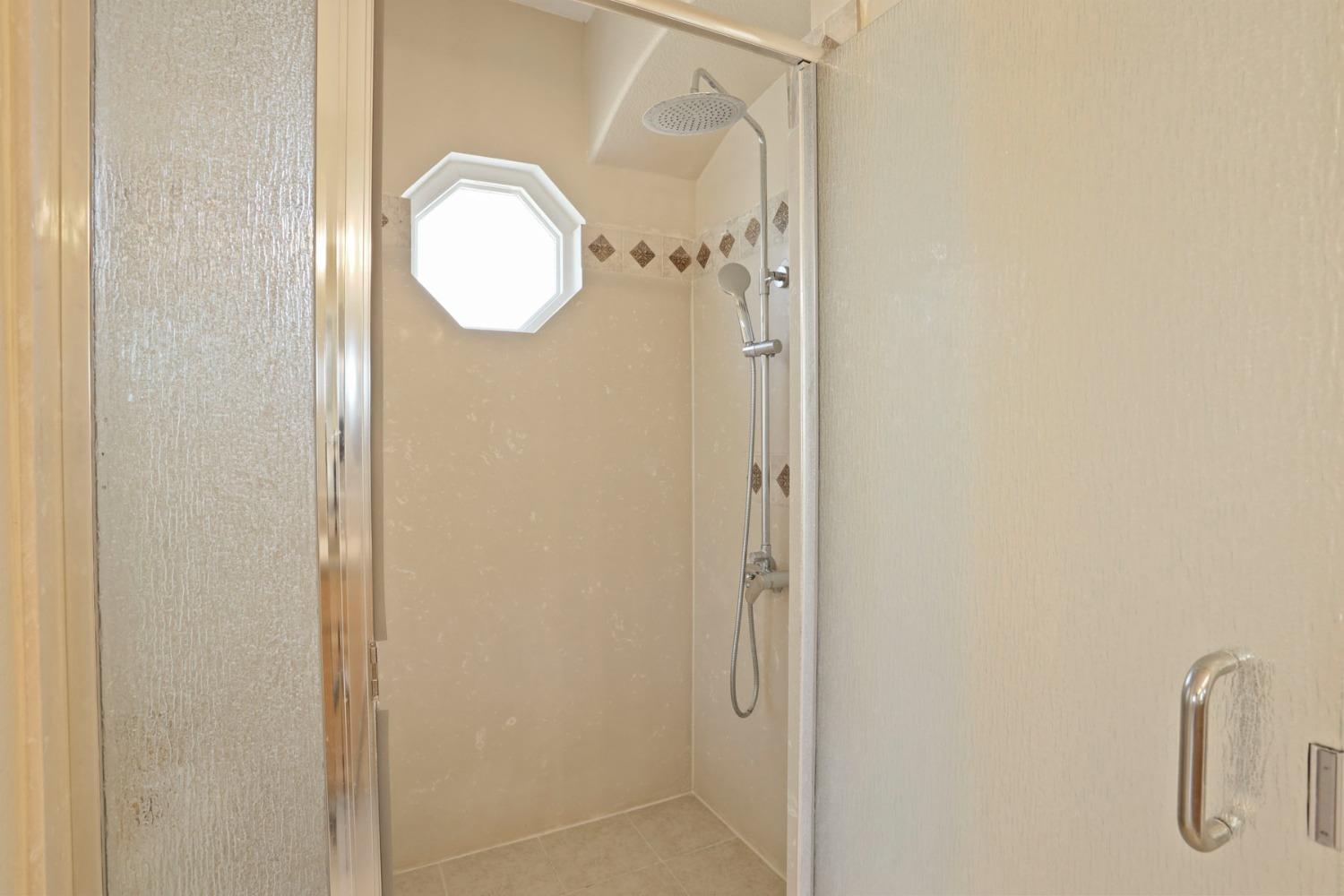 Detail Gallery Image 33 of 65 For 9572 Crystal Water Way, Elk Grove,  CA 95624 - 6 Beds | 4/1 Baths