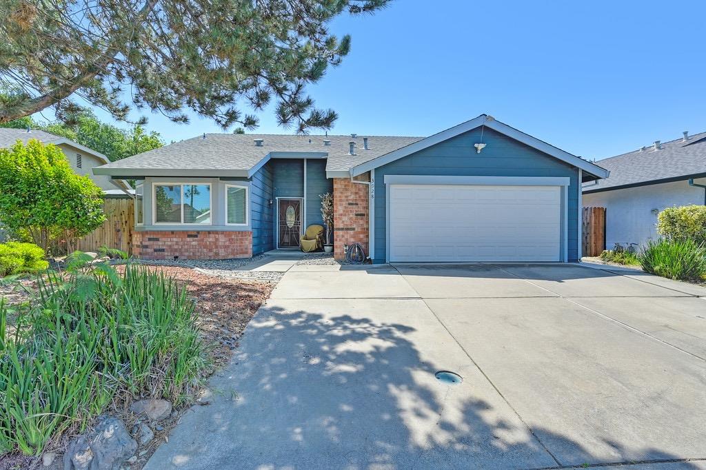 Detail Gallery Image 1 of 33 For 3928 Little Rock Dr, Antelope,  CA 95843 - 3 Beds | 2 Baths