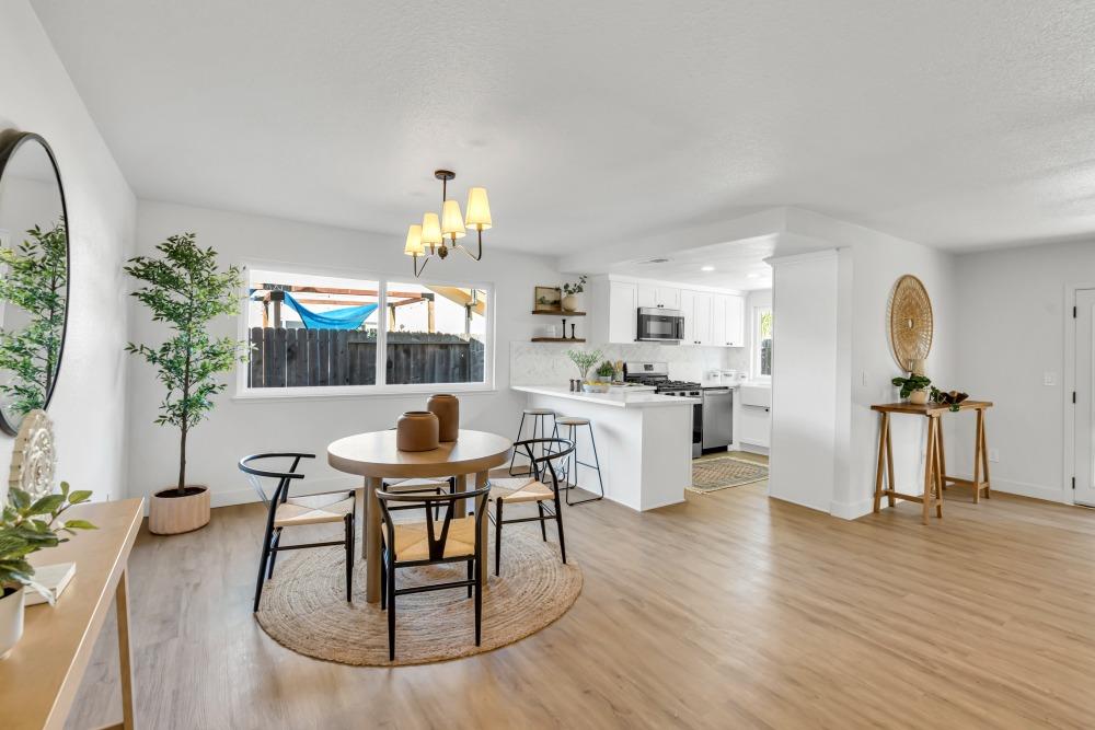 Detail Gallery Image 9 of 33 For 9049 Meadowsweet Way, Elk Grove,  CA 95624 - 4 Beds | 2 Baths