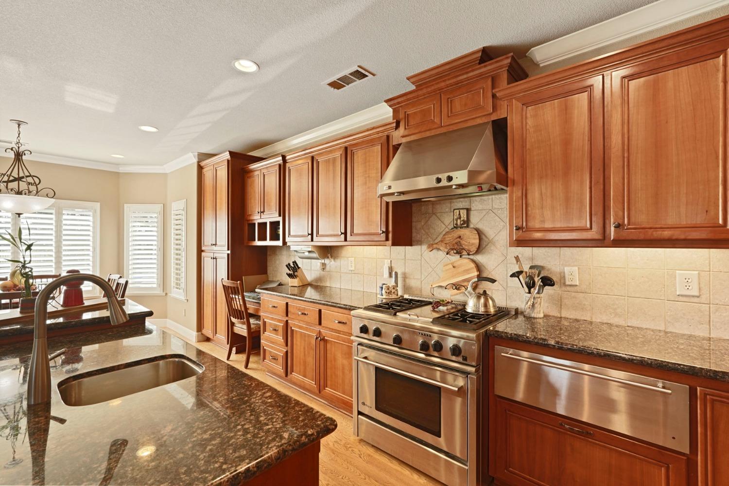 Detail Gallery Image 14 of 63 For 22947 N Samra Hayer Ln, Acampo,  CA 95220 - 4 Beds | 2/1 Baths