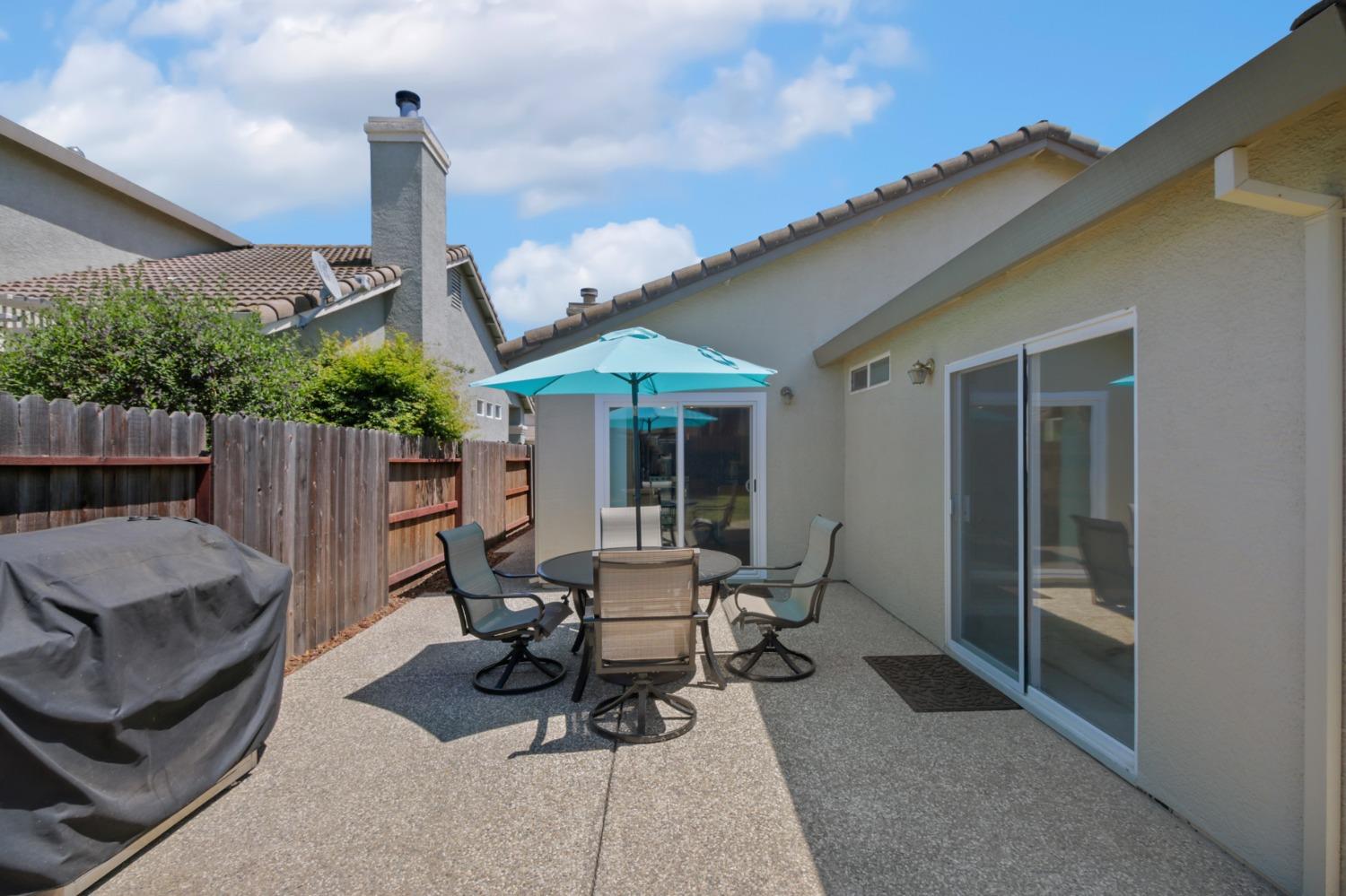 Detail Gallery Image 40 of 57 For 10092 Teddington Way, Elk Grove,  CA 95624 - 3 Beds | 2 Baths