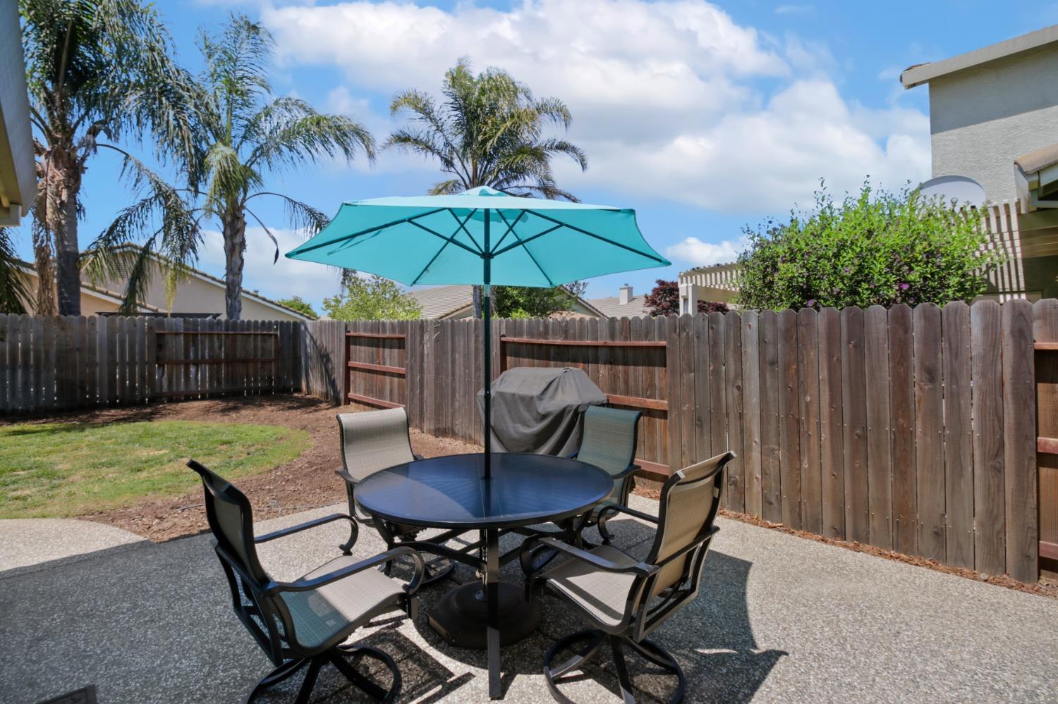 Detail Gallery Image 42 of 57 For 10092 Teddington Way, Elk Grove,  CA 95624 - 3 Beds | 2 Baths
