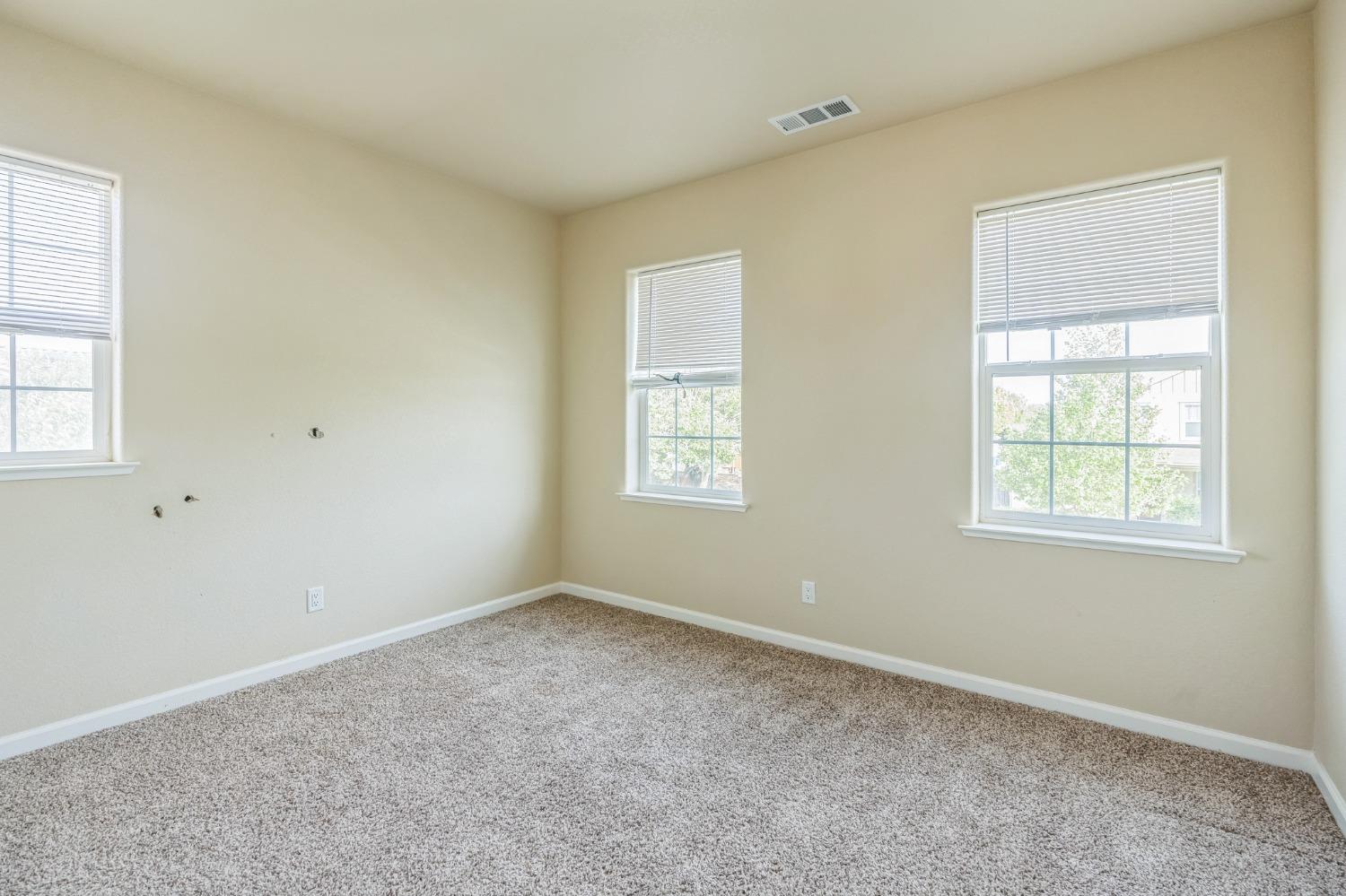 Detail Gallery Image 16 of 29 For 604 Cecily St, King City,  CA 93930 - 5 Beds | 3 Baths
