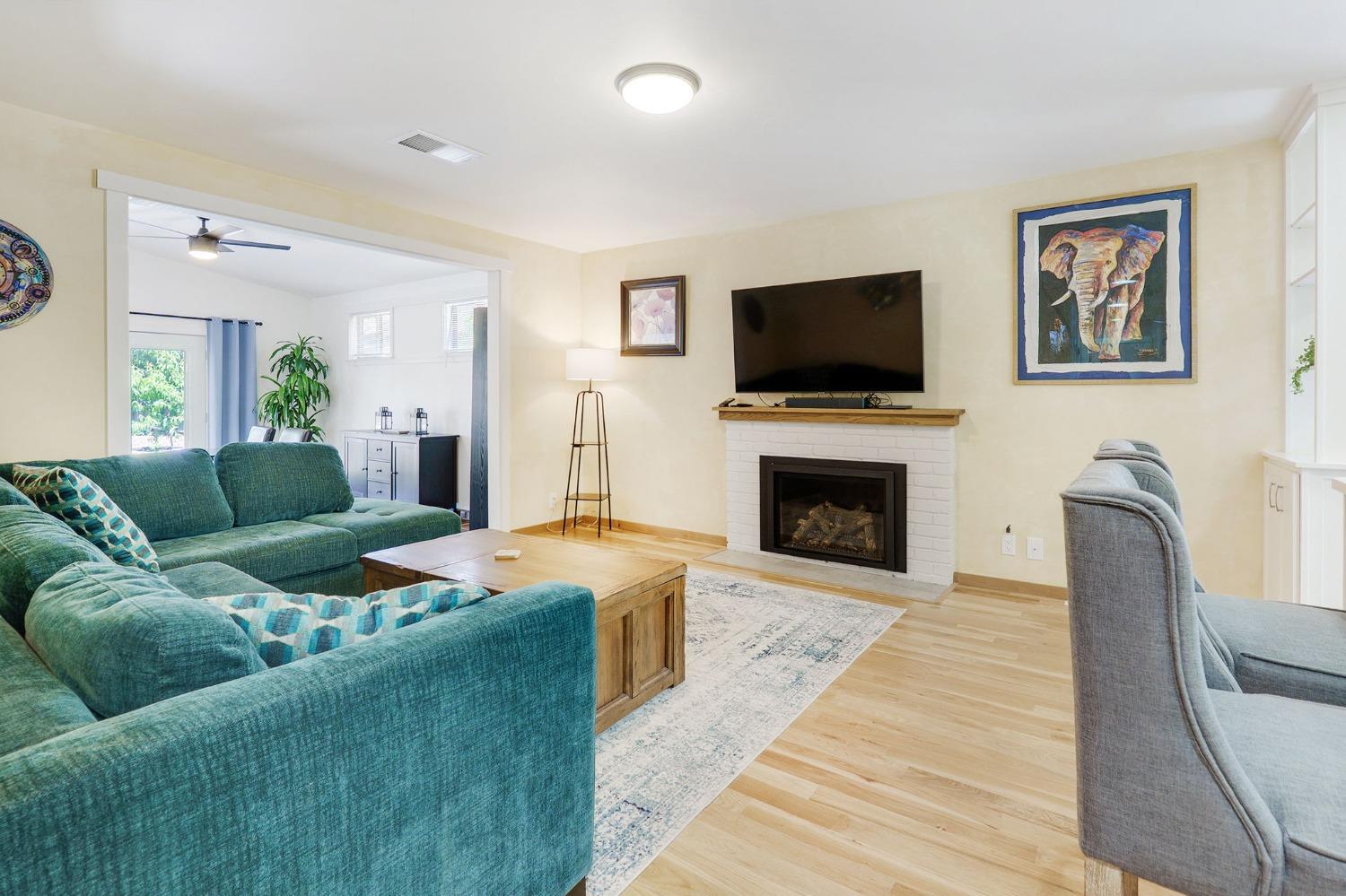 Detail Gallery Image 4 of 30 For 2821 Loyola Dr, Davis,  CA 95618 - 3 Beds | 2 Baths
