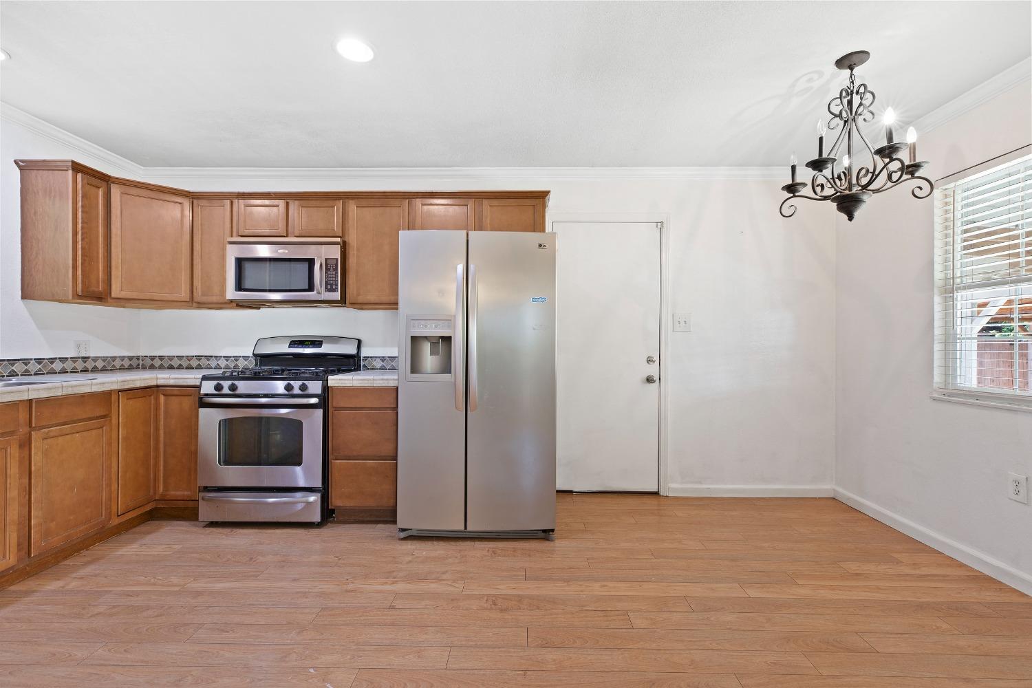 Detail Gallery Image 8 of 24 For 2009 Carver Rd, Modesto,  CA 95350 - 3 Beds | 2 Baths