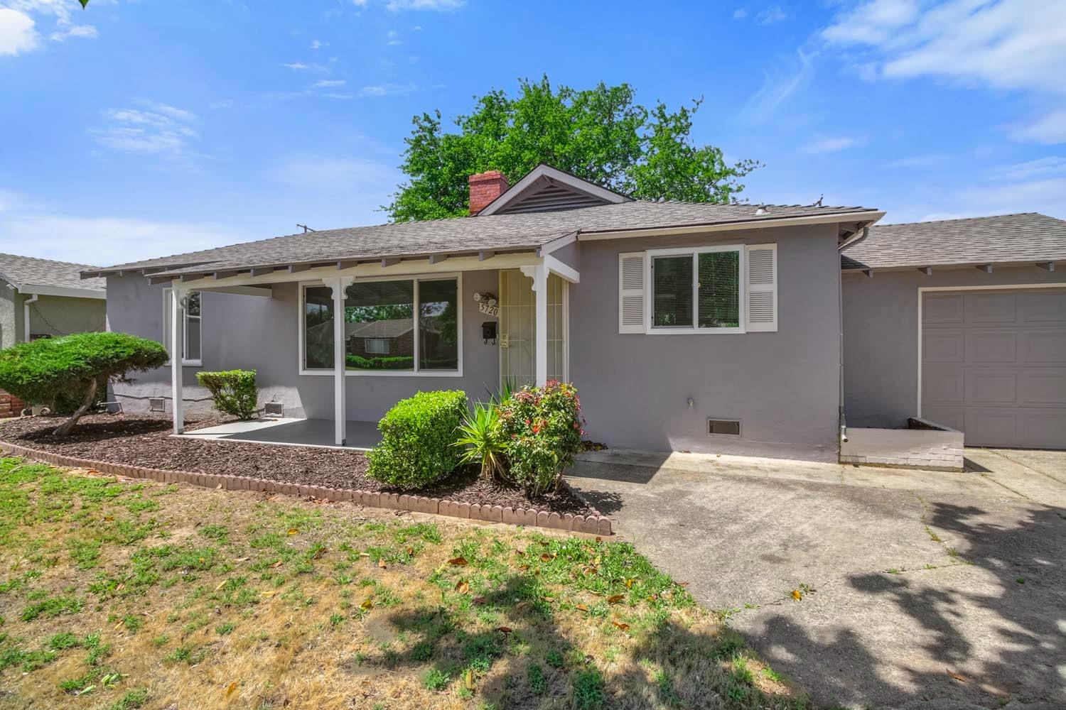 Detail Gallery Image 2 of 44 For 5720 Ortega St, Sacramento,  CA 95824 - 3 Beds | 2 Baths