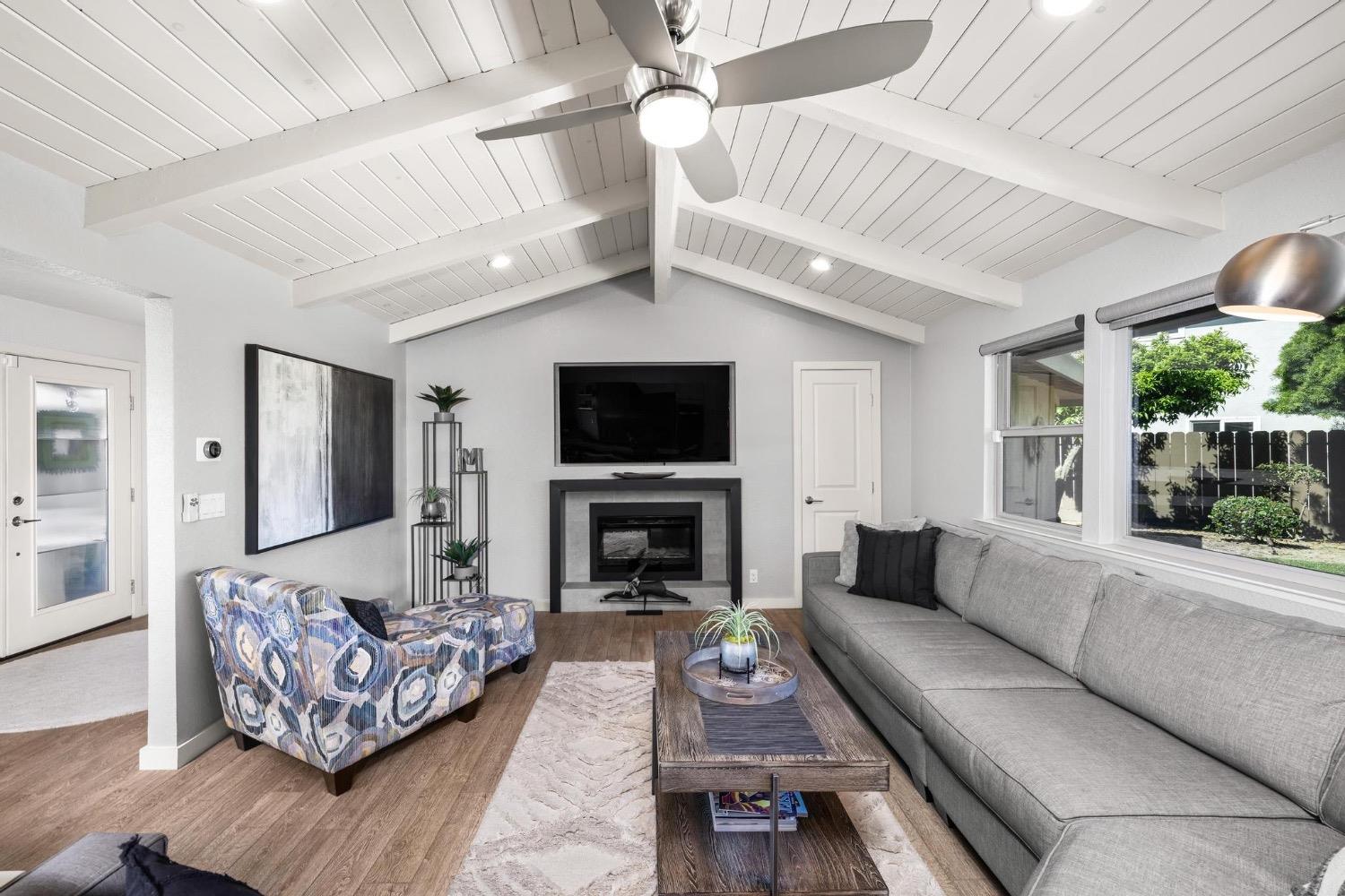 Detail Gallery Image 3 of 65 For 23271 S Pebble Beach Ln, Ripon,  CA 95366 - 3 Beds | 3 Baths