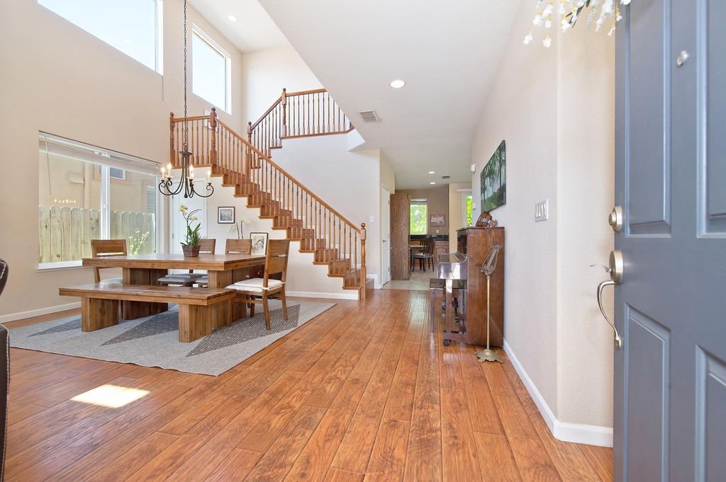 Detail Gallery Image 5 of 49 For 3532 Nouveau Way, Rancho Cordova,  CA 95670 - 4 Beds | 3 Baths