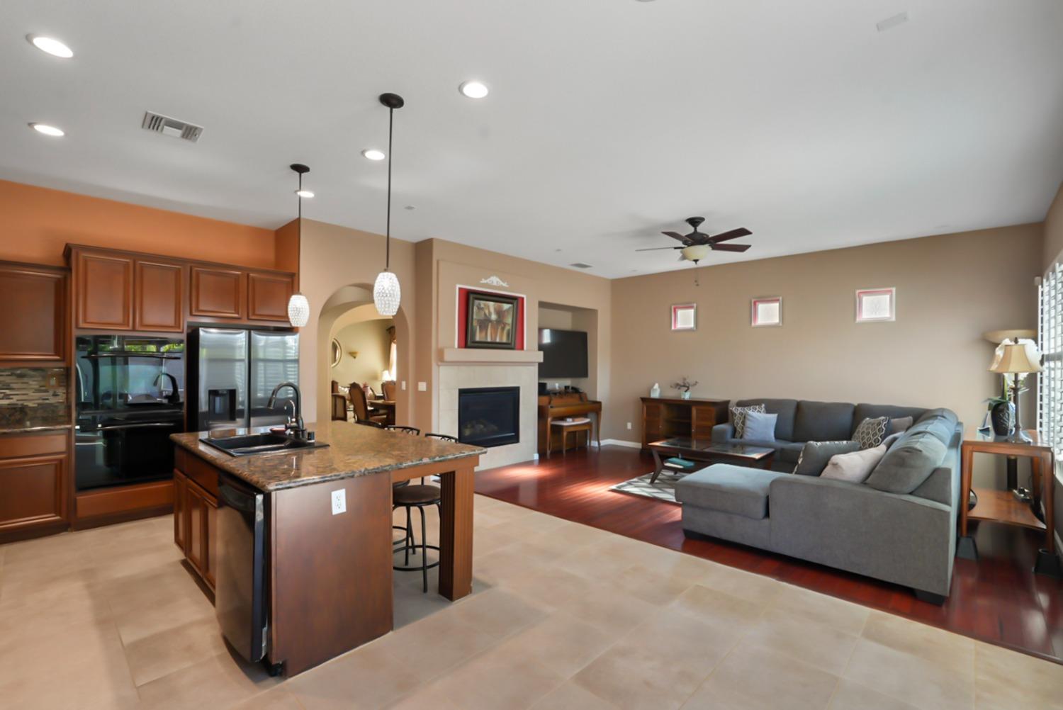 Vasco Street, Manteca, California image 42
