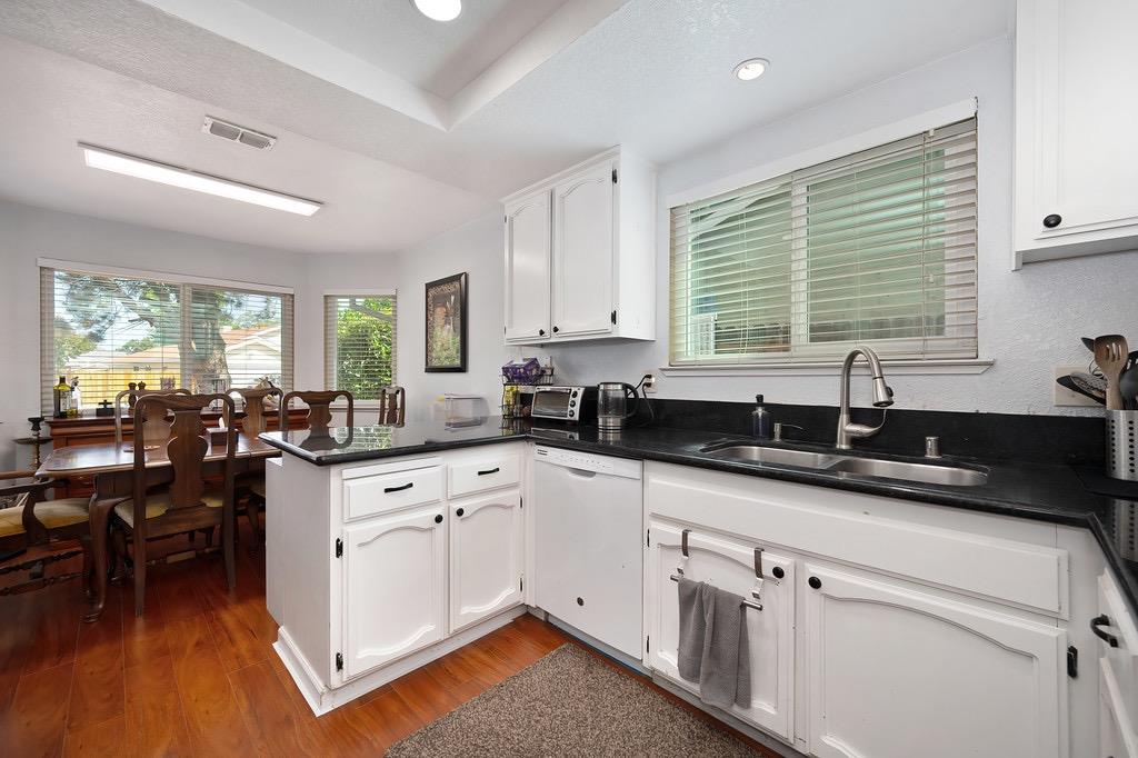 Detail Gallery Image 14 of 33 For 3928 Little Rock Dr, Antelope,  CA 95843 - 3 Beds | 2 Baths