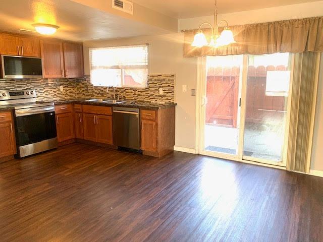 Detail Gallery Image 4 of 16 For 1664 W North Bear Creek Dr, Merced,  CA 95348 - 2 Beds | 1/1 Baths