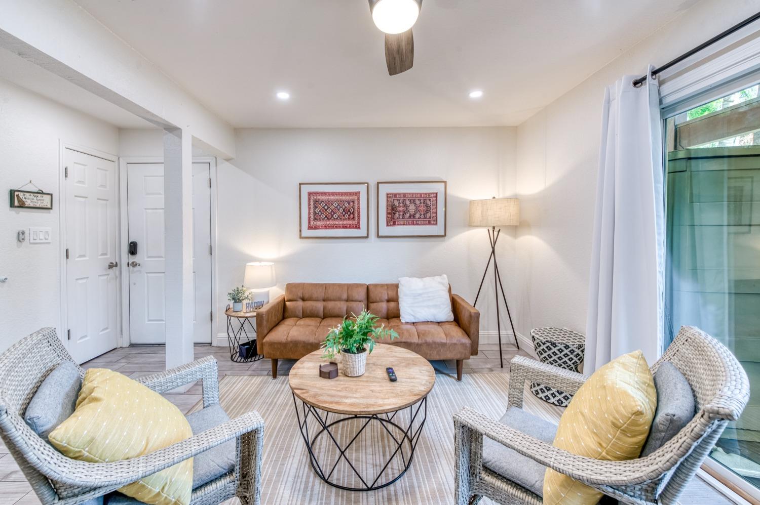 Detail Gallery Image 6 of 25 For 2881 Huntington Blvd #116,  Fresno,  CA 93721 - 1 Beds | 1 Baths