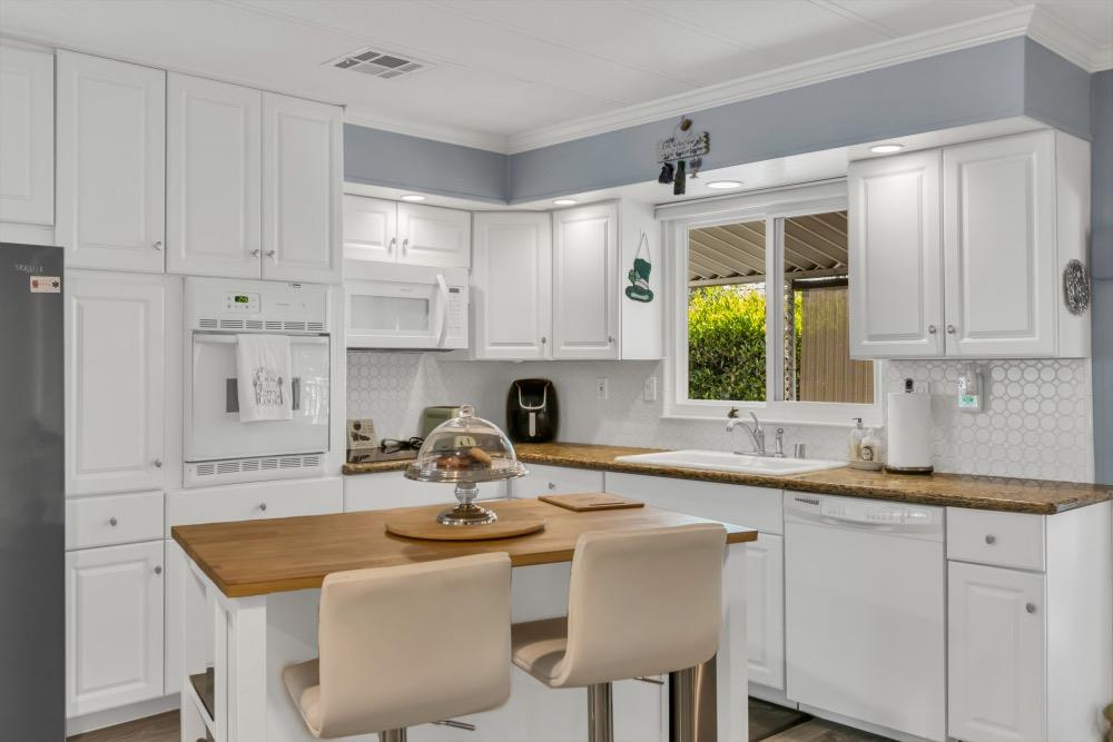 Detail Gallery Image 10 of 63 For 198 Shadowbrook Dr, Folsom,  CA 95630 - 2 Beds | 2 Baths