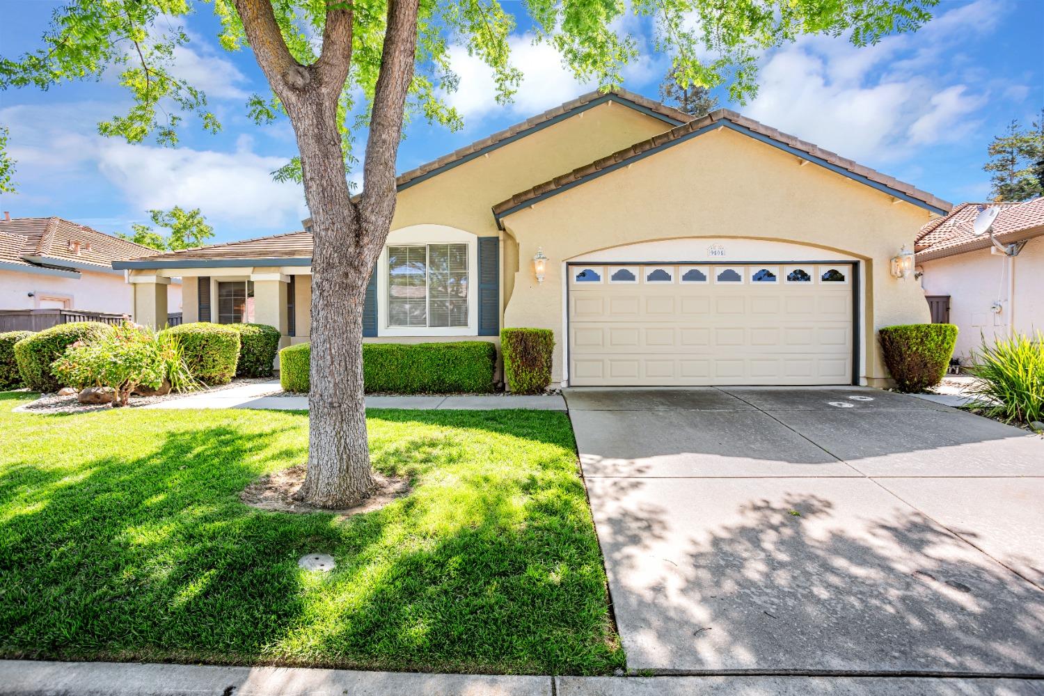 Detail Gallery Image 1 of 26 For 9505 Emerald Cove Ln, Elk Grove,  CA 95758 - 3 Beds | 2 Baths