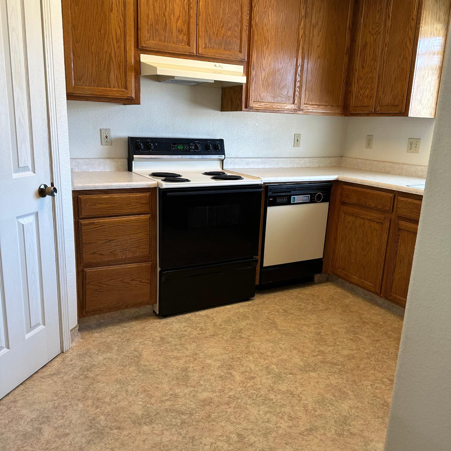 Detail Gallery Image 9 of 23 For 2316 Thaddeous Ct, Escalon,  CA 95320 - 3 Beds | 2/1 Baths