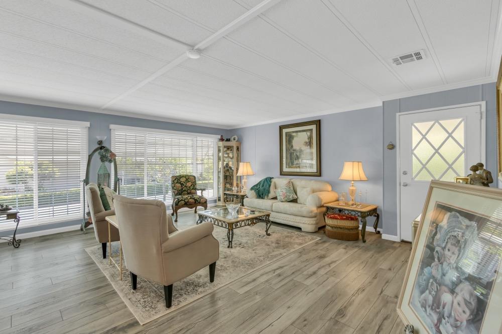 Detail Gallery Image 5 of 63 For 198 Shadowbrook Dr, Folsom,  CA 95630 - 2 Beds | 2 Baths
