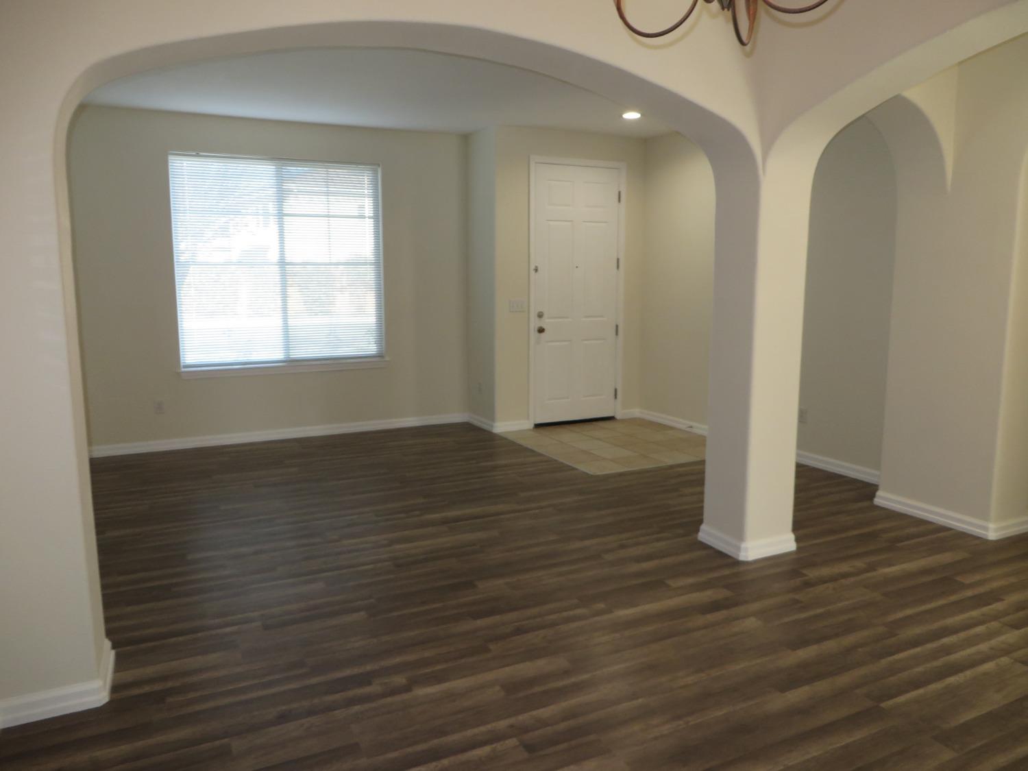 Detail Gallery Image 3 of 17 For 2120 Lonnie Beck Way, Stockton,  CA 95209 - 4 Beds | 2/1 Baths