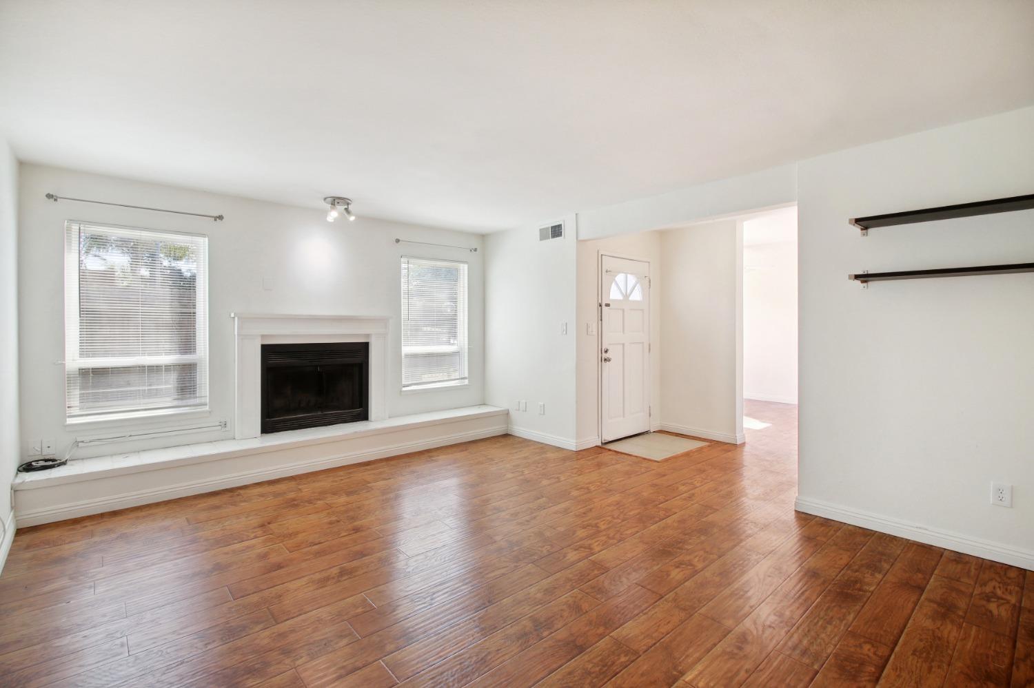 Photo #11: 225057692 Listing: Photo #11