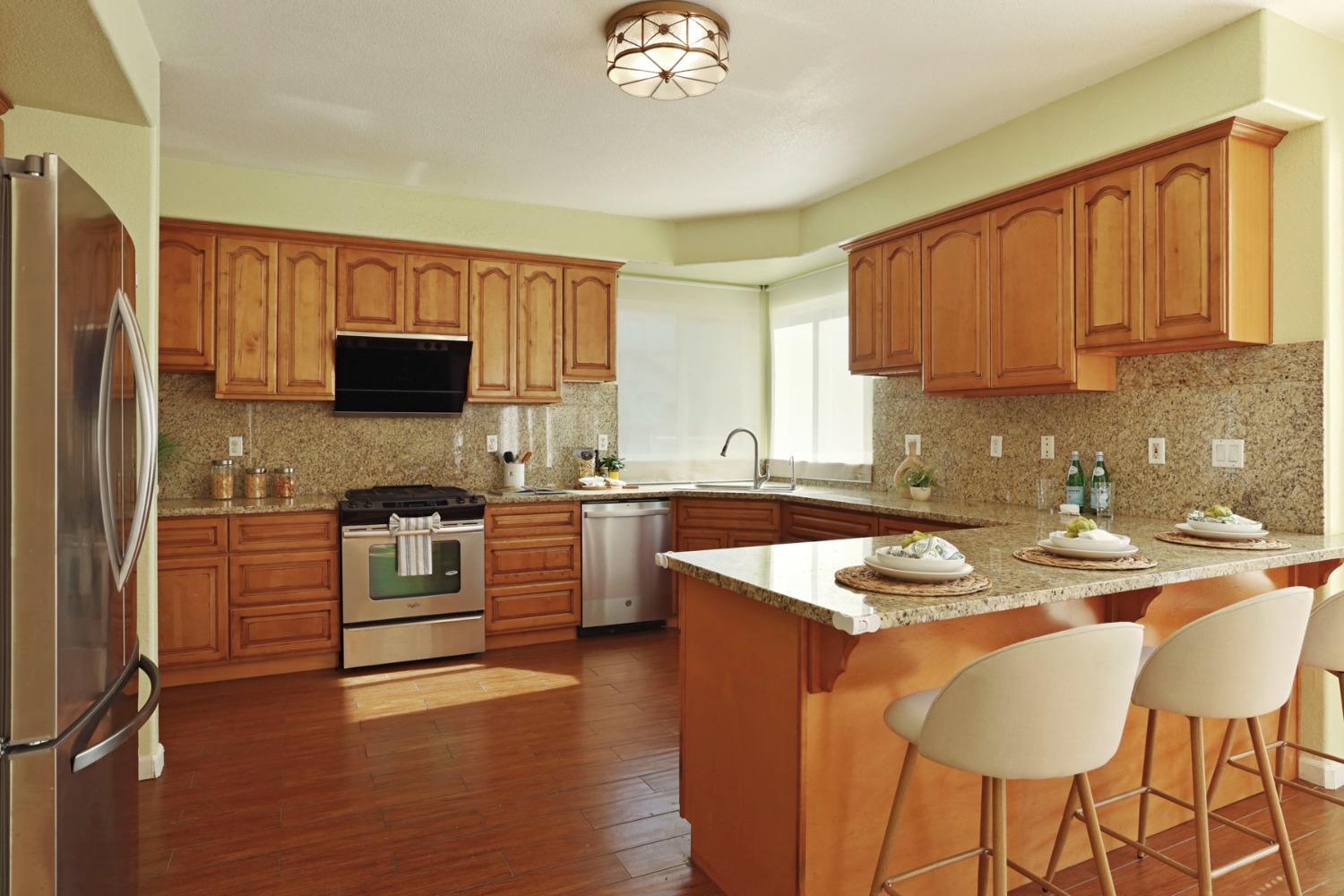 Detail Gallery Image 13 of 65 For 9572 Crystal Water Way, Elk Grove,  CA 95624 - 6 Beds | 4/1 Baths
