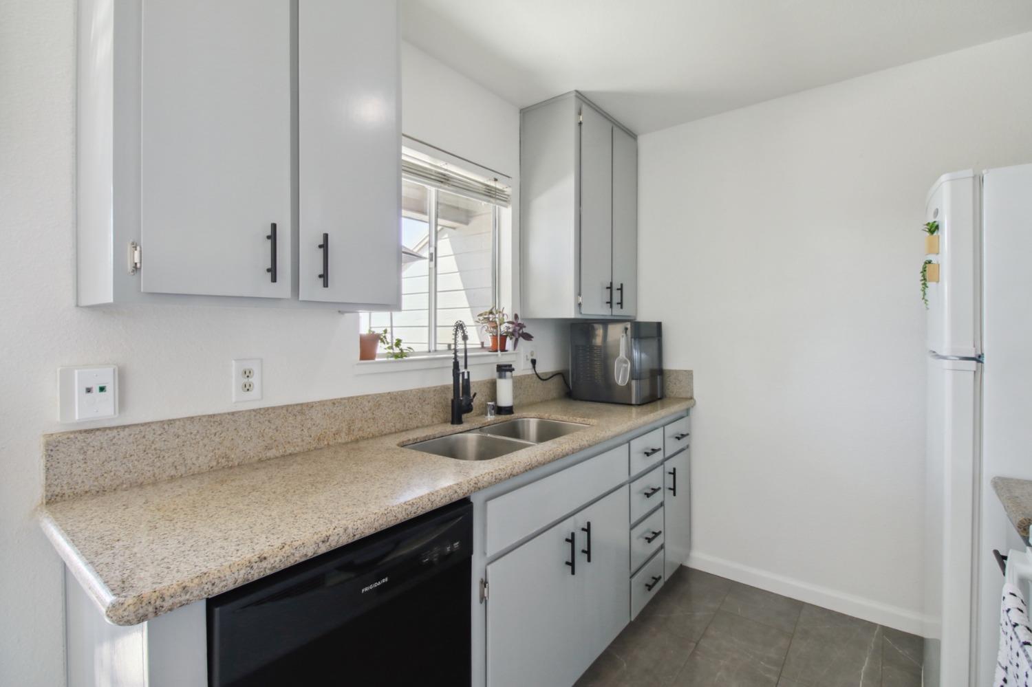 Photo #11: 225057795 Listing: Photo #11
