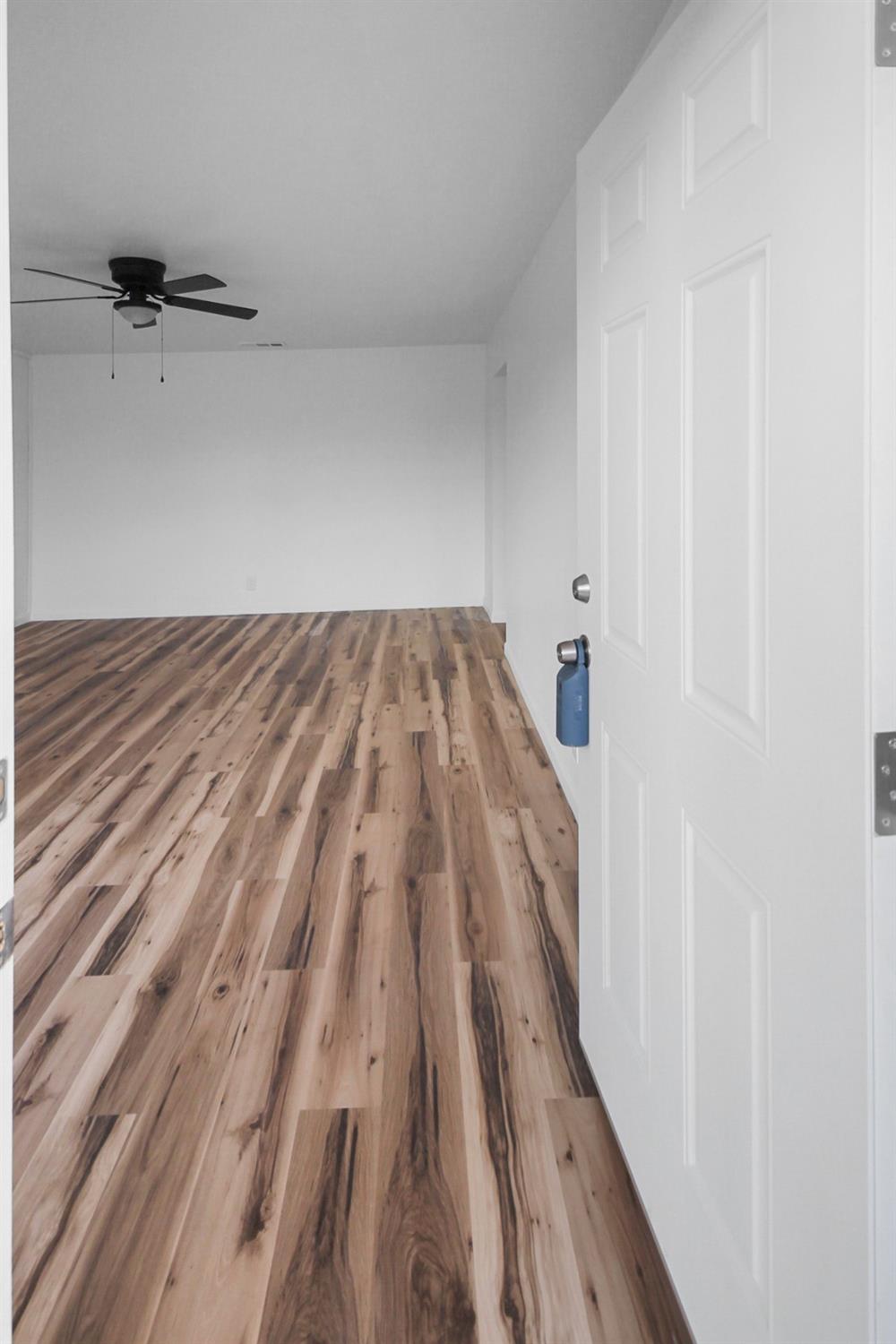 Detail Gallery Image 5 of 17 For 1321 Mount Vernon Dr, Modesto,  CA 95350 - 3 Beds | 2 Baths