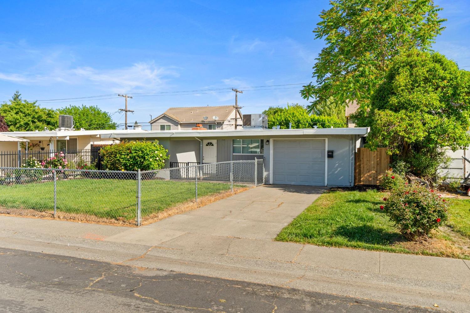Detail Gallery Image 2 of 23 For 960 Anna St, West Sacramento,  CA 95605 - 3 Beds | 2 Baths