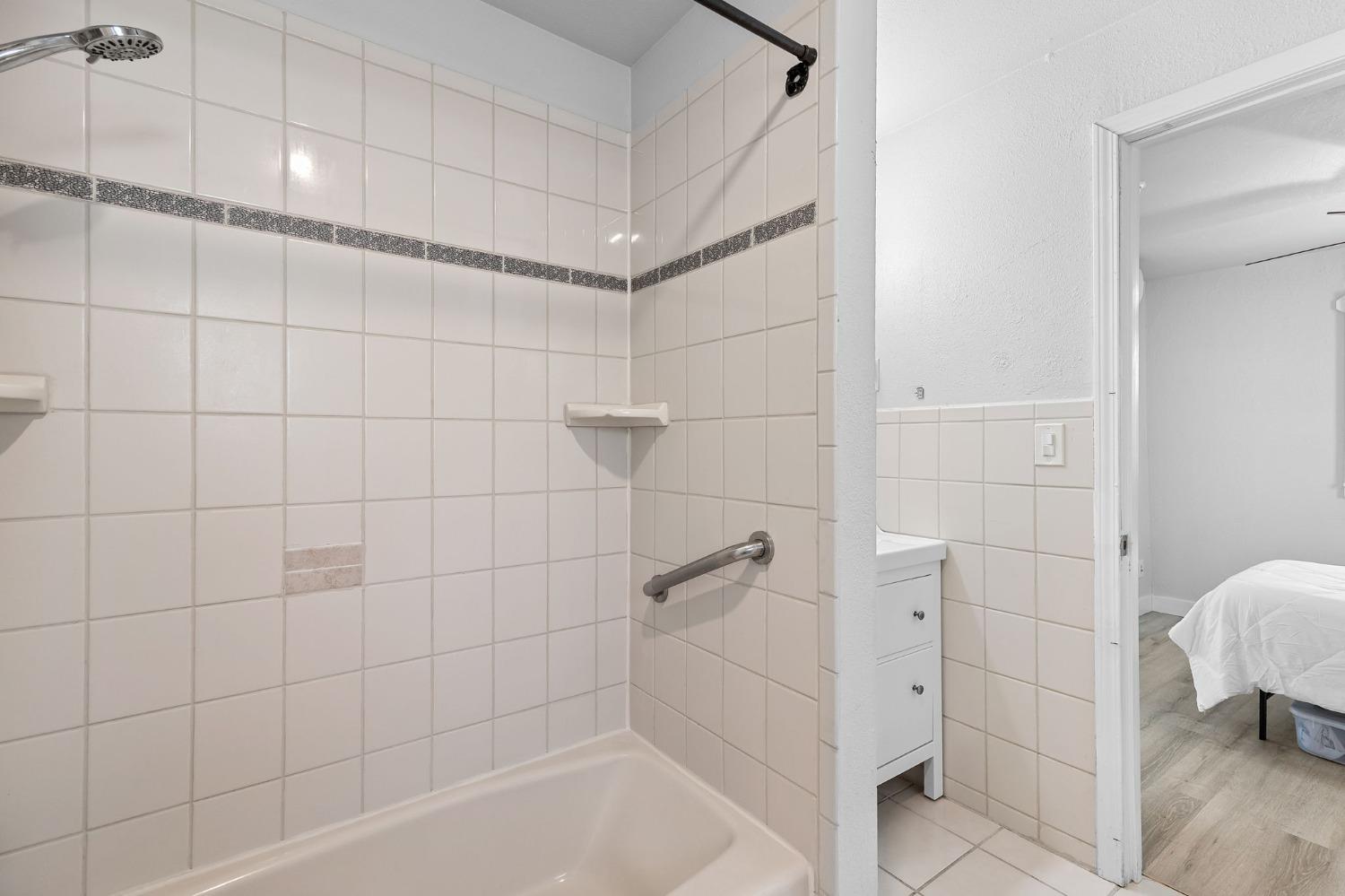 Detail Gallery Image 20 of 31 For 2604 Fairfield St, Sacramento,  CA 95815 - 2 Beds | 1 Baths