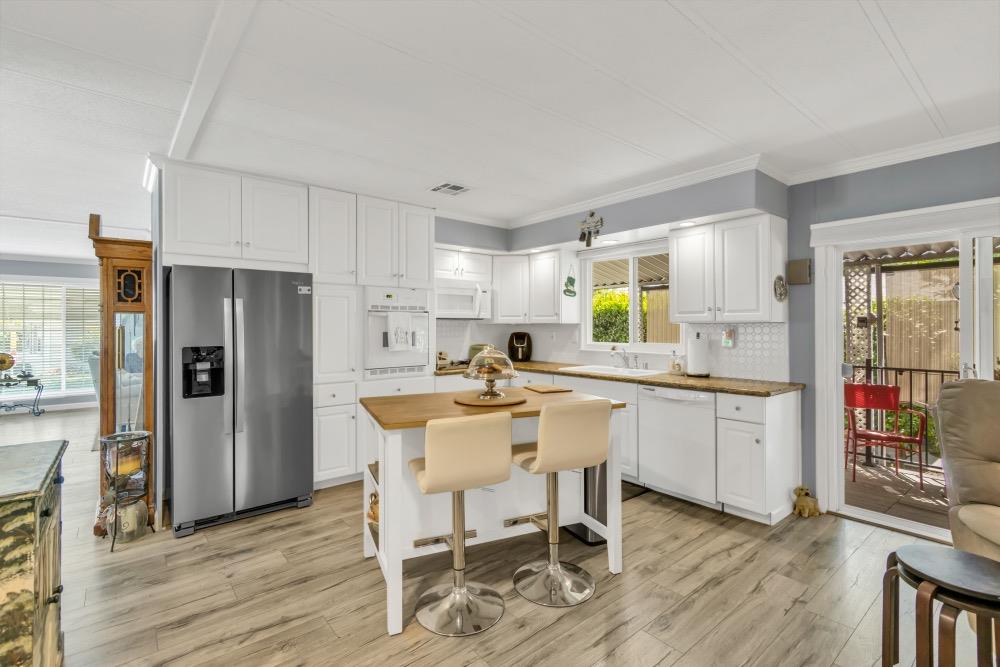 Detail Gallery Image 9 of 63 For 198 Shadowbrook Dr, Folsom,  CA 95630 - 2 Beds | 2 Baths