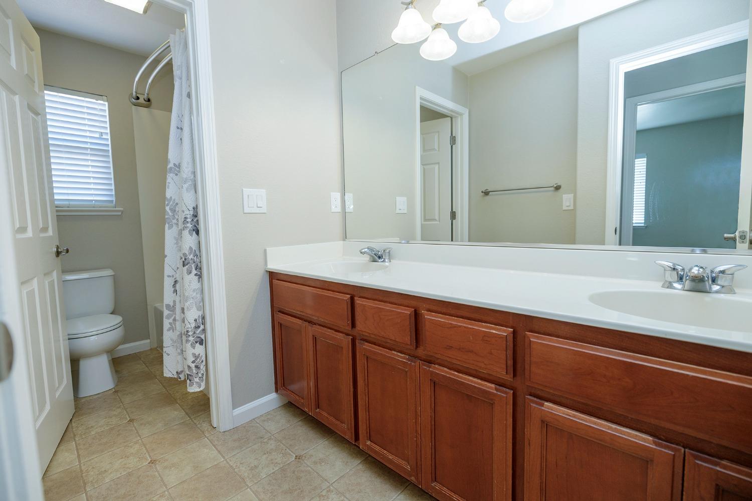 Detail Gallery Image 41 of 53 For 1466 Grand Oak Way, Oakdale,  CA 95361 - 5 Beds | 3 Baths