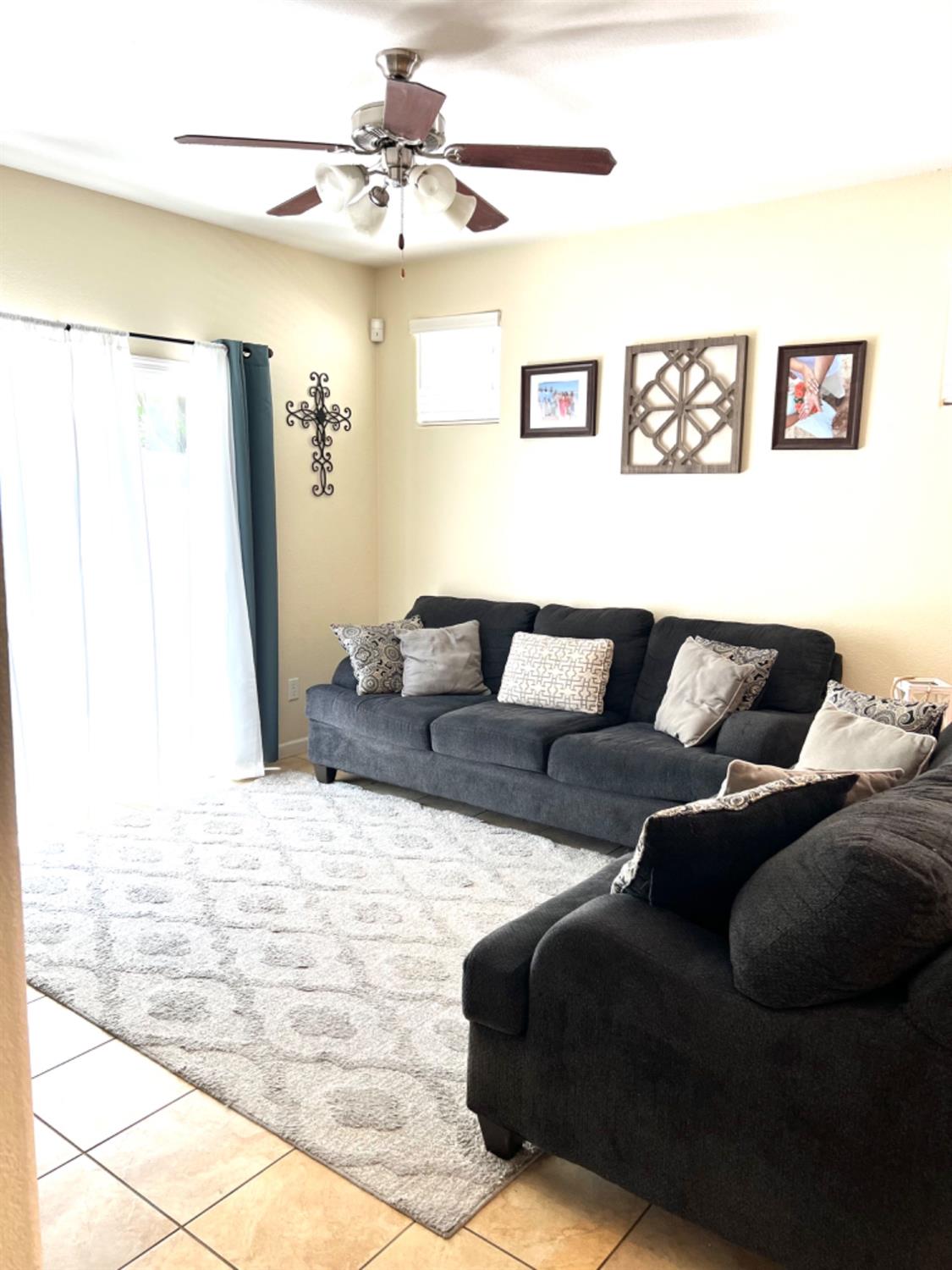 Detail Gallery Image 2 of 18 For 4223 Dardanelles St, Sacramento,  CA 95834 - 4 Beds | 2/1 Baths