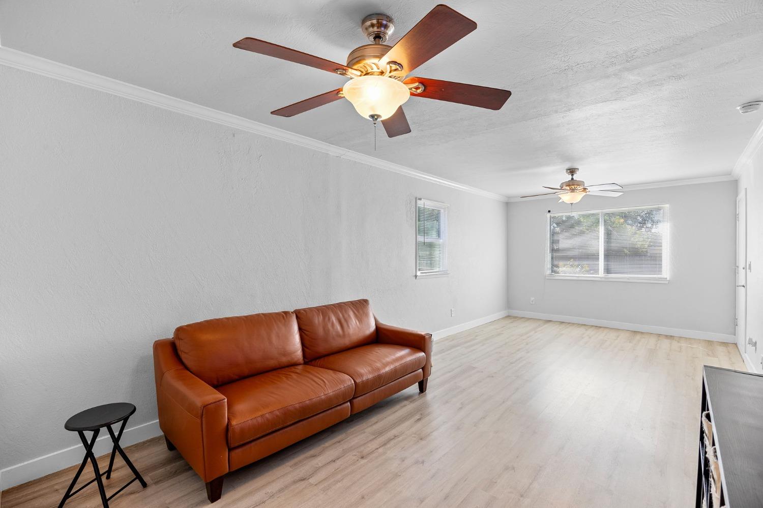 Detail Gallery Image 6 of 31 For 2604 Fairfield St, Sacramento,  CA 95815 - 2 Beds | 1 Baths