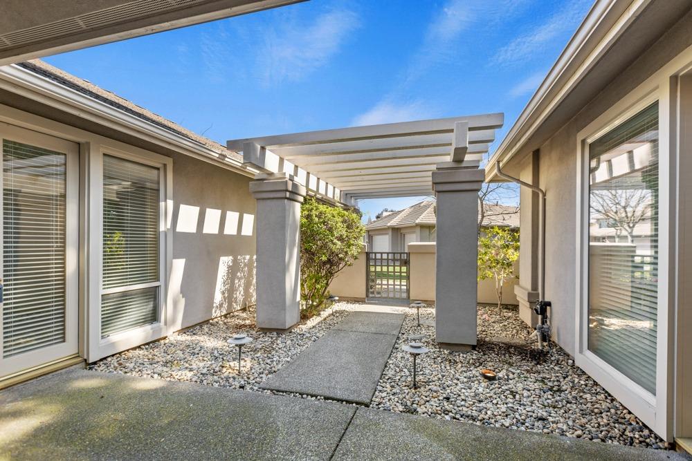 Detail Gallery Image 7 of 56 For 9608 Golf Course Ln, Elk Grove,  CA 95758 - 2 Beds | 2 Baths