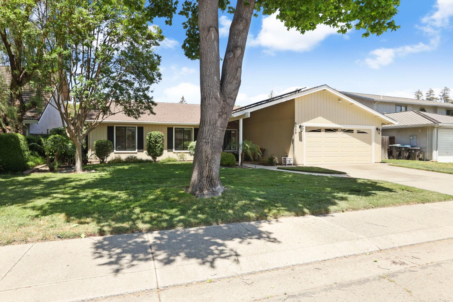 Detail Gallery Image 6 of 62 For 2909 Estate Dr, Stockton,  CA 95209 - 4 Beds | 2 Baths