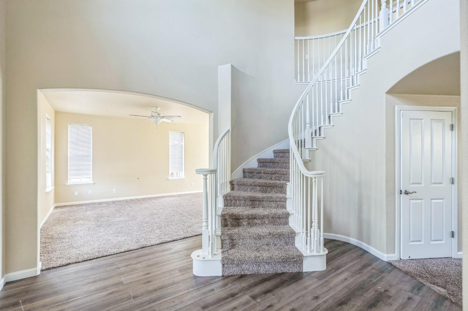 Detail Gallery Image 3 of 29 For 604 Cecily St, King City,  CA 93930 - 5 Beds | 3 Baths