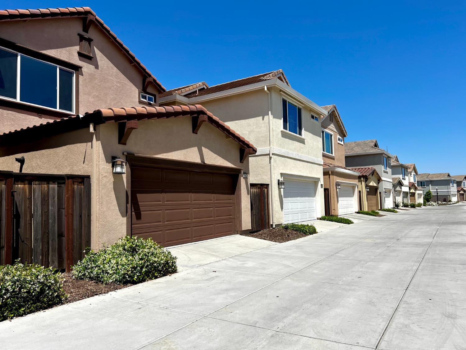 Detail Gallery Image 25 of 29 For 2542 Natomas Crossing Dr, Sacramento,  CA 95834 - 3 Beds | 2/1 Baths