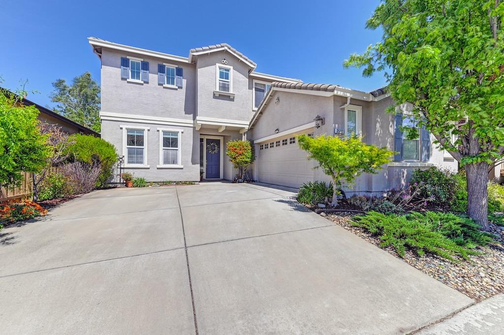 Detail Gallery Image 1 of 49 For 3532 Nouveau Way, Rancho Cordova,  CA 95670 - 4 Beds | 3 Baths