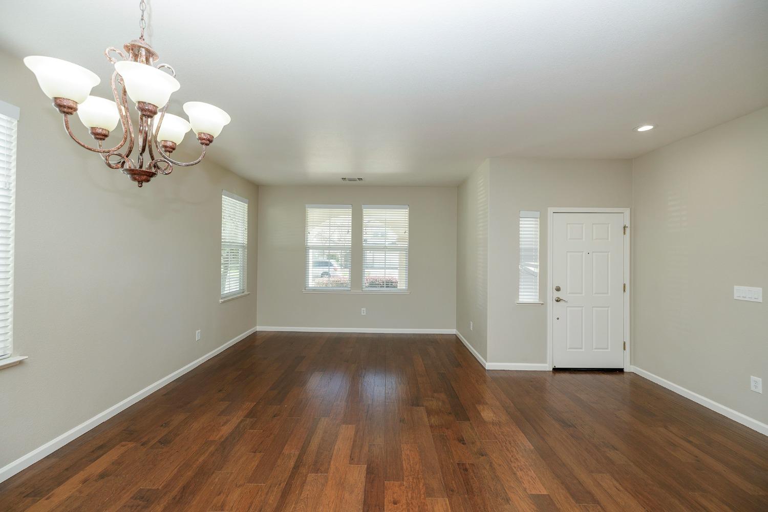 Detail Gallery Image 9 of 53 For 1466 Grand Oak Way, Oakdale,  CA 95361 - 5 Beds | 3 Baths