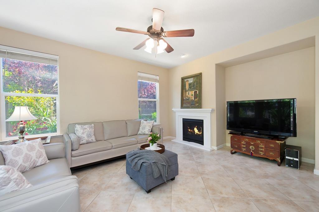 Detail Gallery Image 20 of 49 For 3532 Nouveau Way, Rancho Cordova,  CA 95670 - 4 Beds | 3 Baths