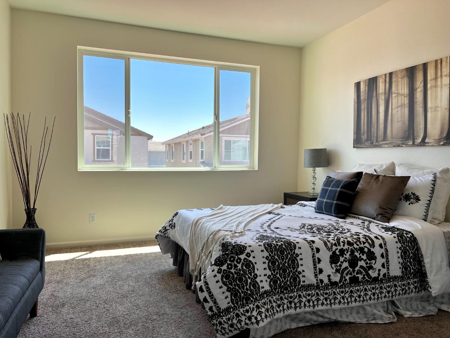 Detail Gallery Image 11 of 29 For 2542 Natomas Crossing Dr, Sacramento,  CA 95834 - 3 Beds | 2/1 Baths