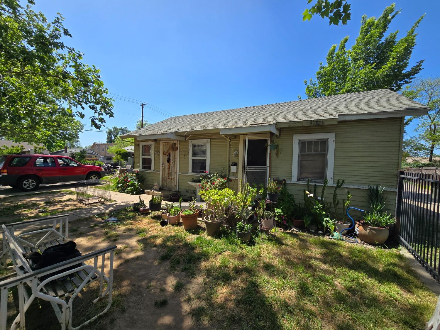 Detail Gallery Image 3 of 11 For 3824 47th St, Sacramento,  CA 95820 - – Beds | – Baths