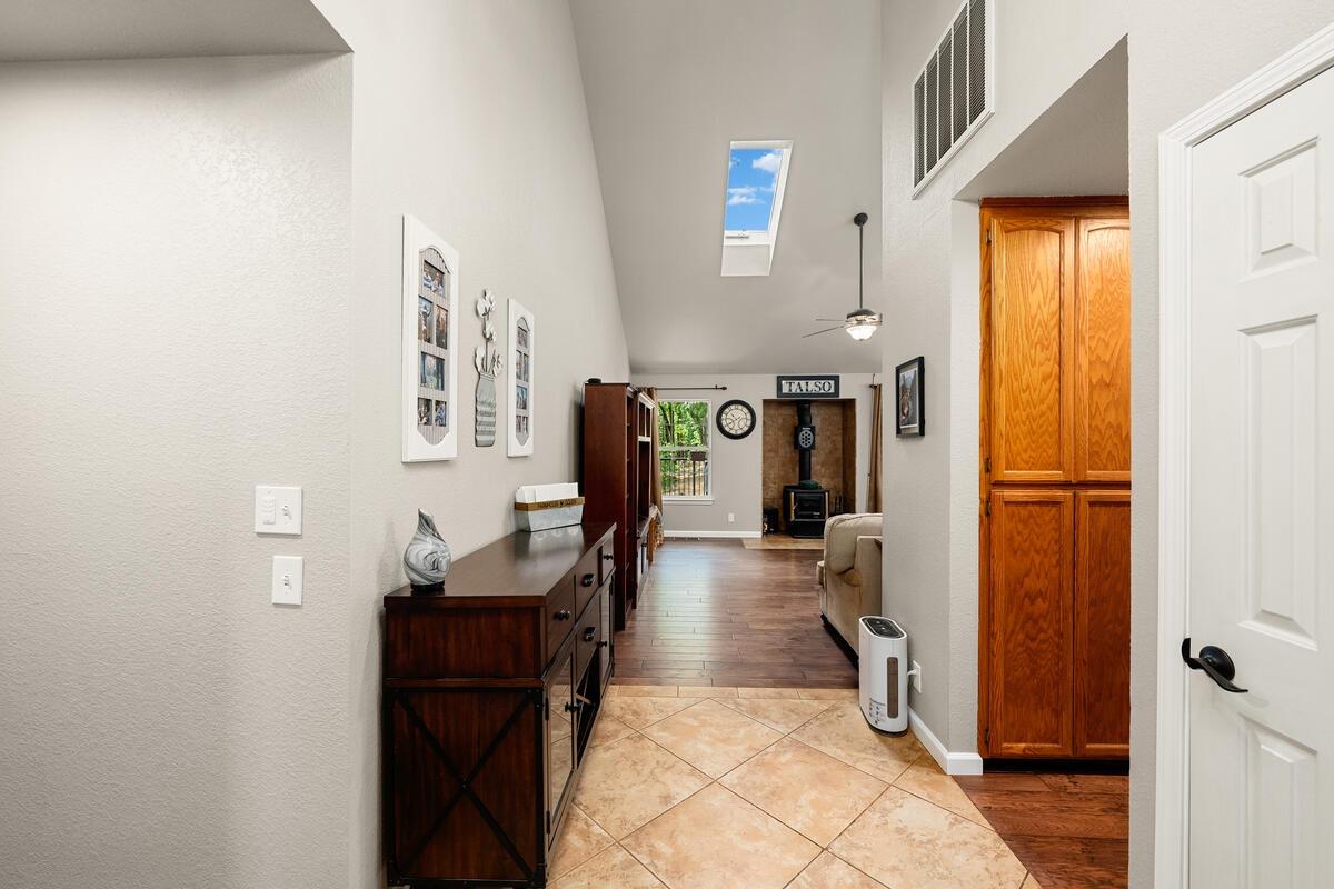Detail Gallery Image 13 of 64 For 5844 Cold Springs Dr, Foresthill,  CA 95631 - 3 Beds | 3 Baths