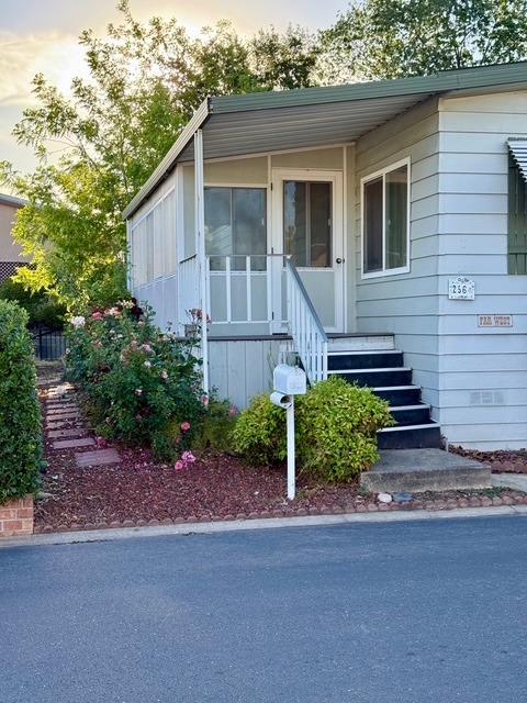 Detail Gallery Image 1 of 19 For 256 Corto Ln, Citrus Heights,  CA 95621 - 2 Beds | 2 Baths