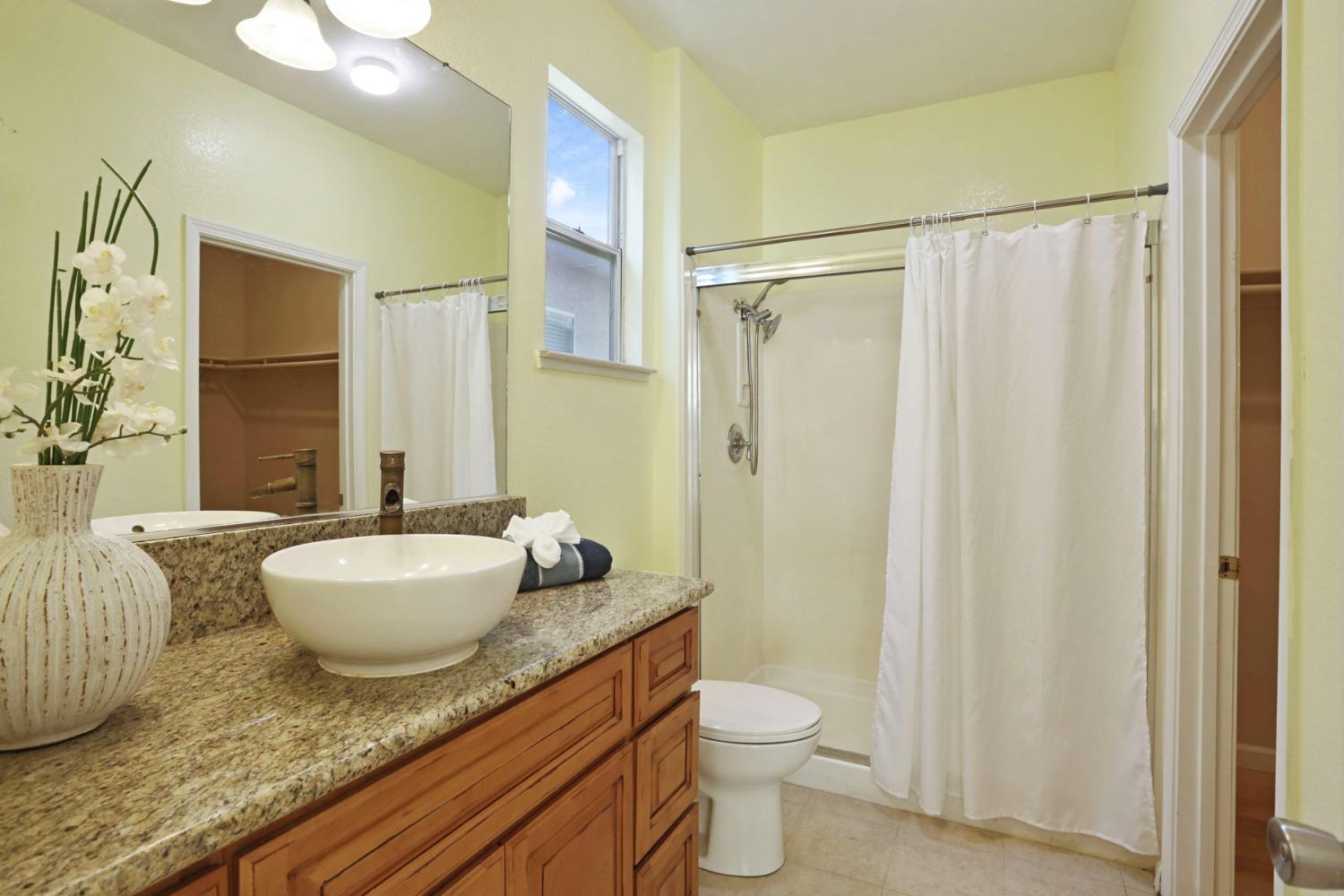 Detail Gallery Image 26 of 65 For 9572 Crystal Water Way, Elk Grove,  CA 95624 - 6 Beds | 4/1 Baths