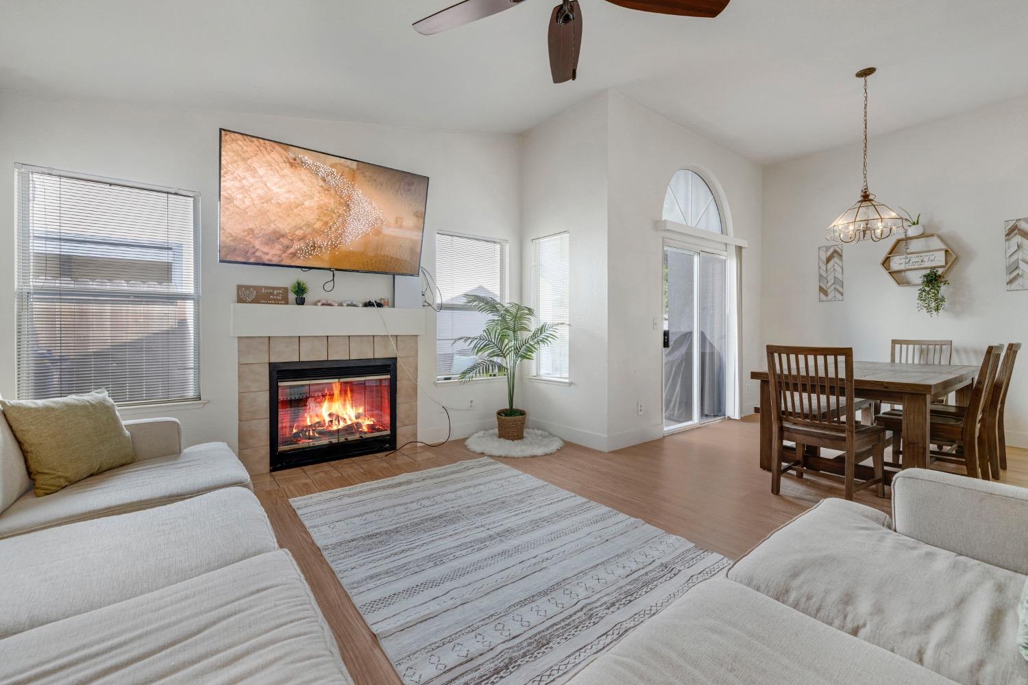 Detail Gallery Image 8 of 36 For 7101 Sutherland Way, Elk Grove,  CA 95758 - 3 Beds | 2 Baths