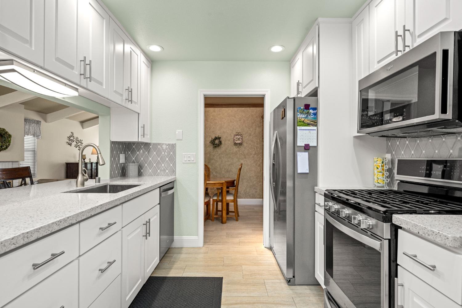 Detail Gallery Image 22 of 54 For 2659 Argolis Way, Sacramento,  CA 95826 - 3 Beds | 2 Baths