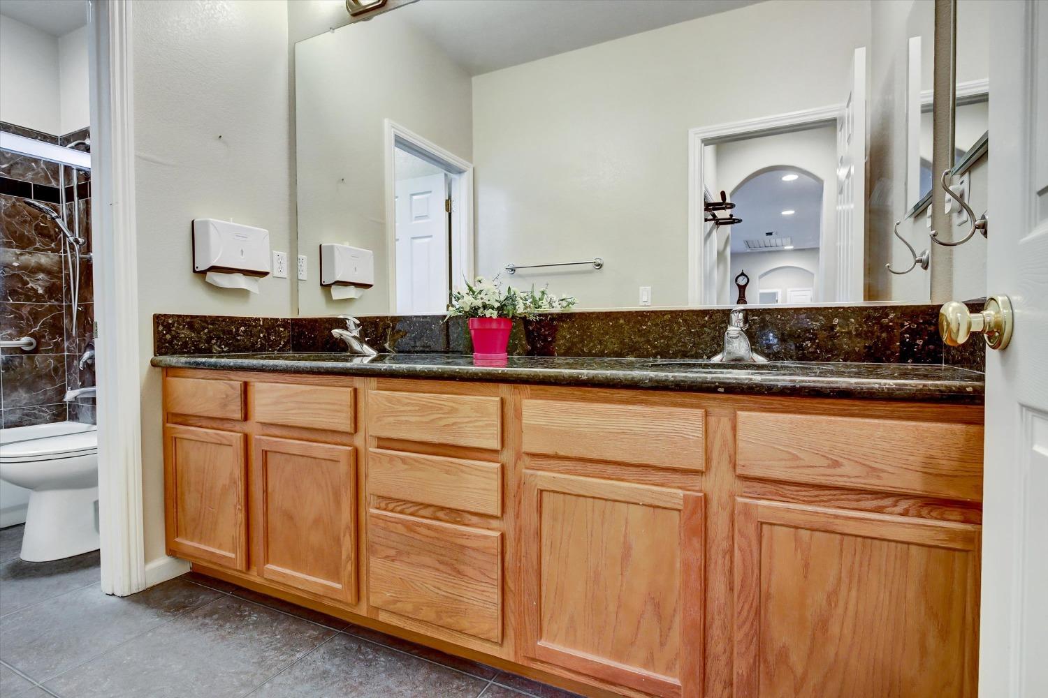 Detail Gallery Image 35 of 65 For 9500 Chicory Field Way, Elk Grove,  CA 95624 - 5 Beds | 4 Baths