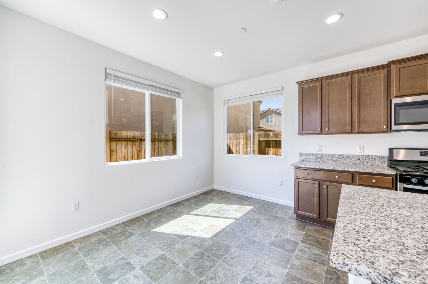 Detail Gallery Image 22 of 47 For 2785 N Schneider Ave, Fresno,  CA 93737 - 4 Beds | 3 Baths