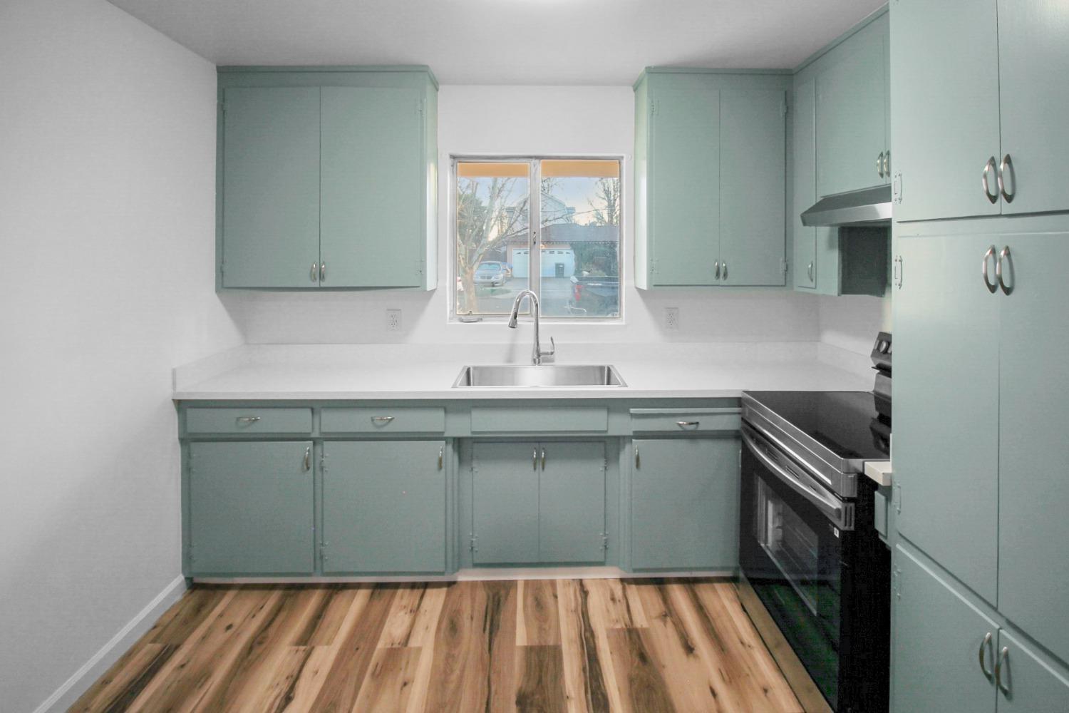 Detail Gallery Image 11 of 17 For 1321 Mount Vernon Dr, Modesto,  CA 95350 - 3 Beds | 2 Baths
