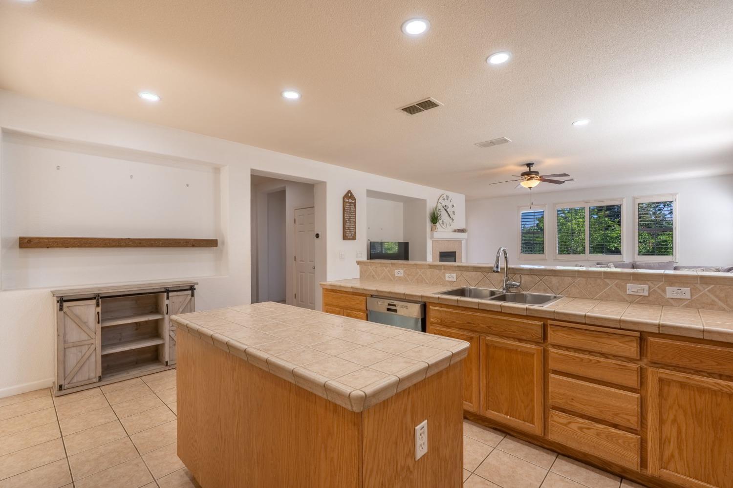 Detail Gallery Image 10 of 44 For 9015 Tee Box Ct, Patterson,  CA 95363 - 4 Beds | 3/1 Baths