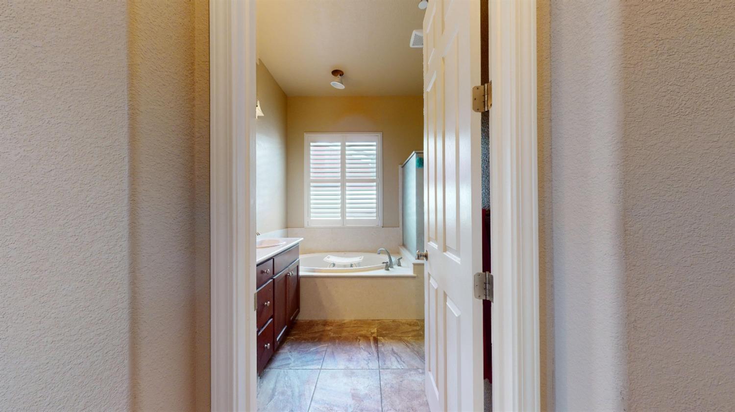 Detail Gallery Image 28 of 35 For 804 Freedom Point Way, Manteca,  CA 95336 - 3 Beds | 2/1 Baths